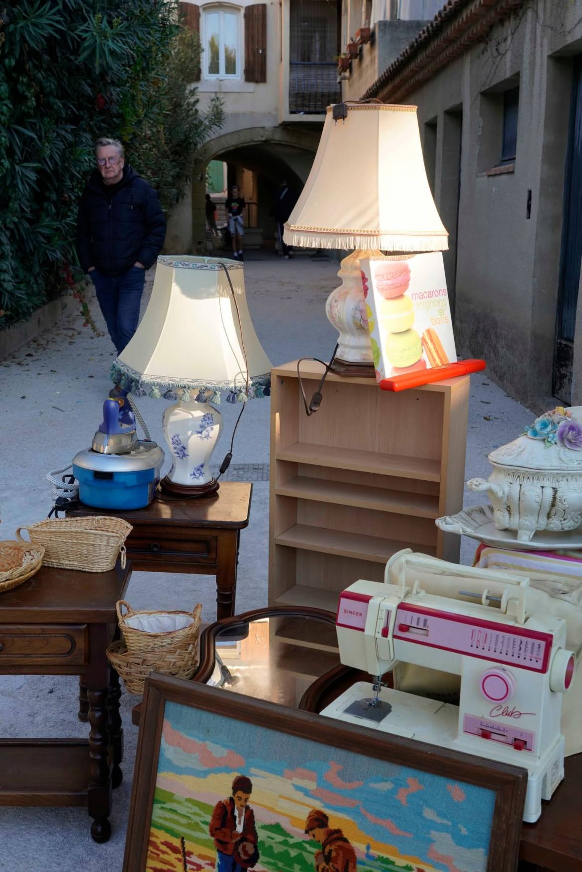 Retour-en-image-vide-grenier-Eyguieres-les-Alpilles-1.jpg