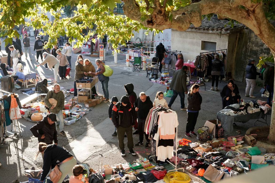 Retour-en-image-vide-grenier-Eyguieres-les-Alpilles-22.jpg
