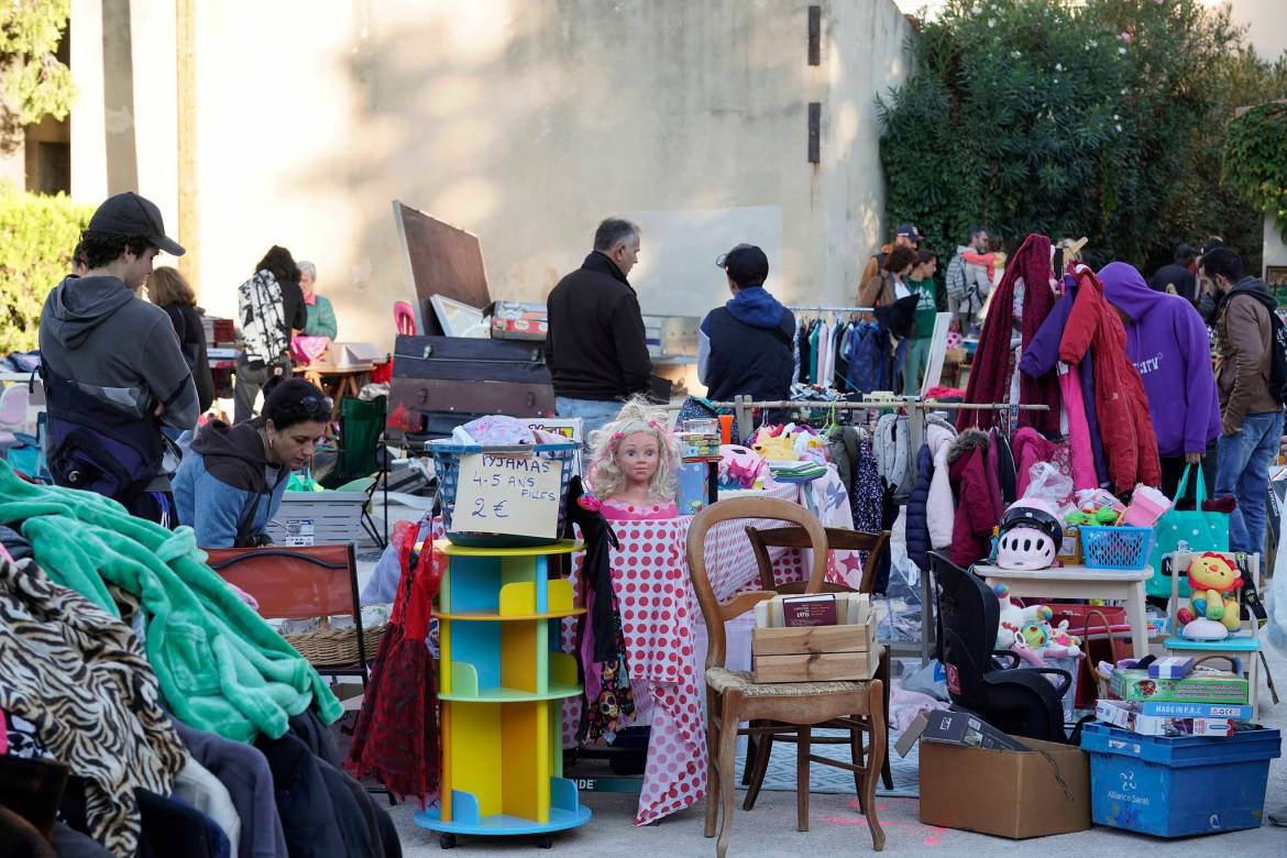 Retour-en-image-vide-grenier-Eyguieres-les-Alpilles-3.jpg