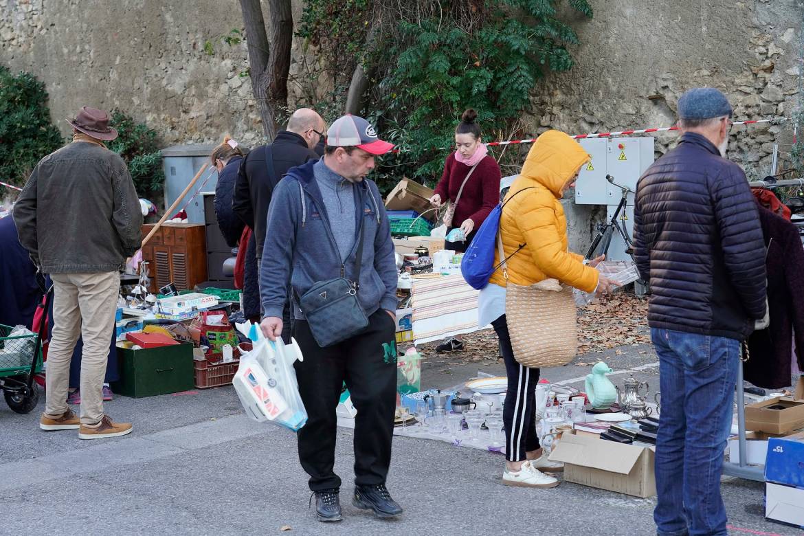 Retour-en-image-vide-grenier-Eyguieres-les-Alpilles-31.jpg