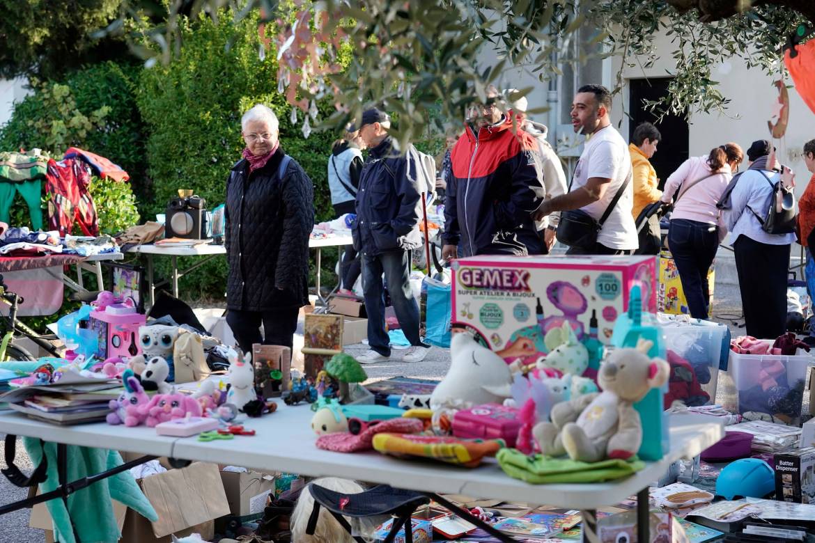 Retour-en-image-vide-grenier-Eyguieres-les-Alpilles-6.jpg